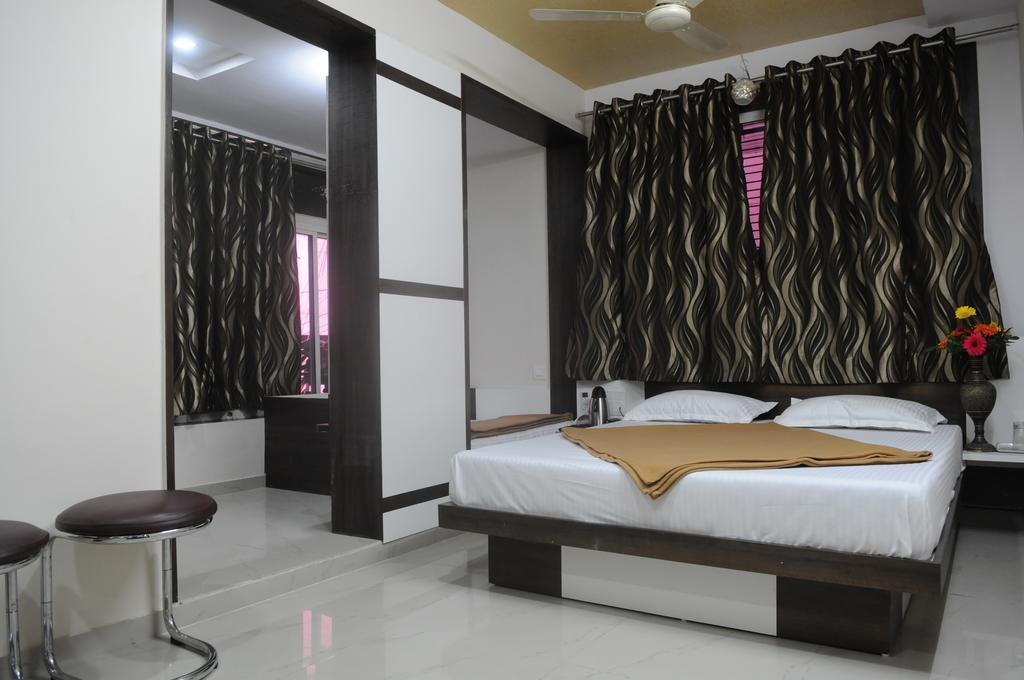 Hotel OYO 3649 Thaltej Ahmedabad Exterior foto